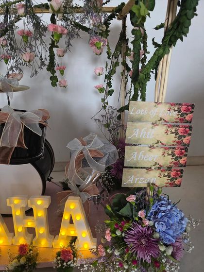 A detail shot from the Raha Kapoor hamper, showing a personalized floral sign.