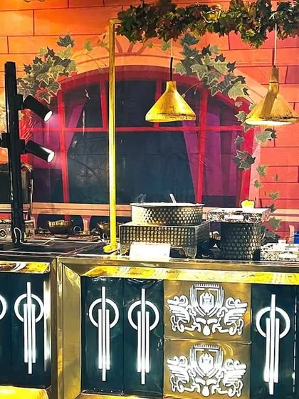 The right backdrop can completely change the vibe. This setup uses a vibrant, European street-style backdrop to complement the modern black and gold counters, creating a chic and dynamic look.