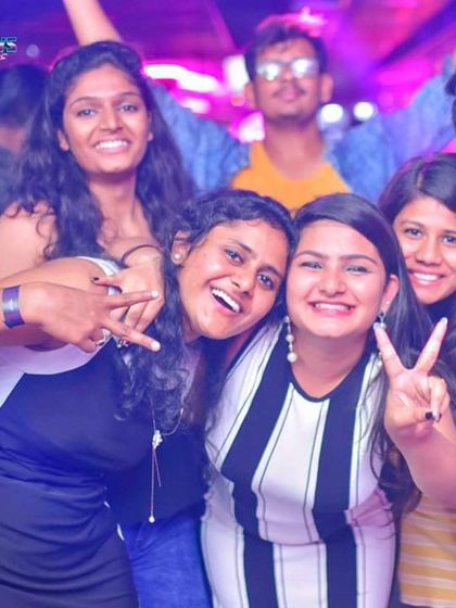 Peace signs and smiles all around. This is the kind of positive energy I cultivate during my weekend sets.