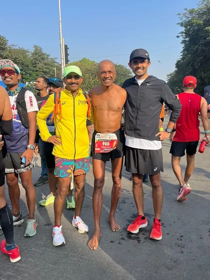 Post-race moments at the TMM with some legendary runners, including a barefoot marathoner. It's inspiring to be surrounded by such dedication.