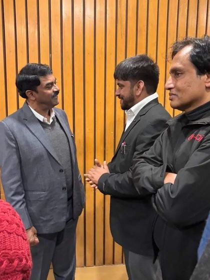 In conversation with fellow attendees at the book launch. These events are excellent forums for exchanging ideas on national security and strategic affairs.