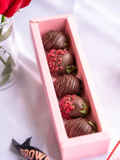 A close-up of the beautifully crafted chocolate-covered strawberries, presented in a gift box.
