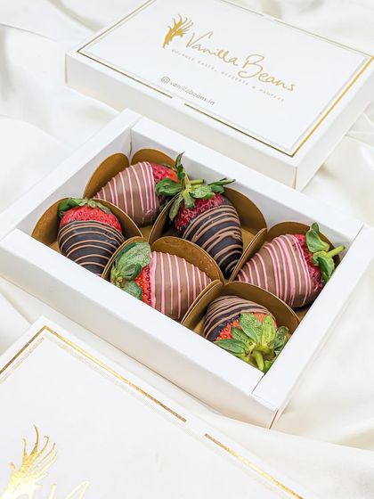 The perfect gift for any occasion, our chocolate-coated strawberries come in a beautiful white and gold foil box.