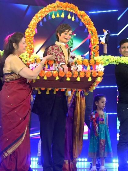 A celebratory moment on stage during the "Ardhavatrao 100 Not Out" show, with the whole family and team.