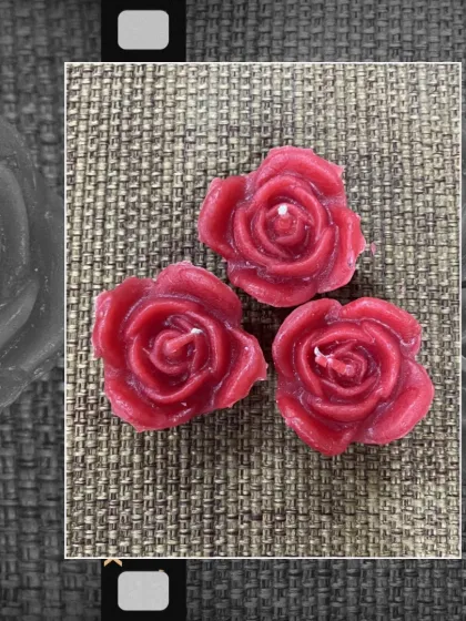 Romance meets serenity with our floating rose candles. This trio of red roses is perfect for setting the mood; just light, float, and let the charm unfold.