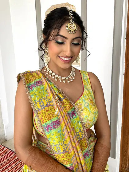 Embracing the intricate beauty of tradition with this mesmerizing Mehendi makeup look. The soft glam makeup lets her beautiful smile and outfit be the focus.