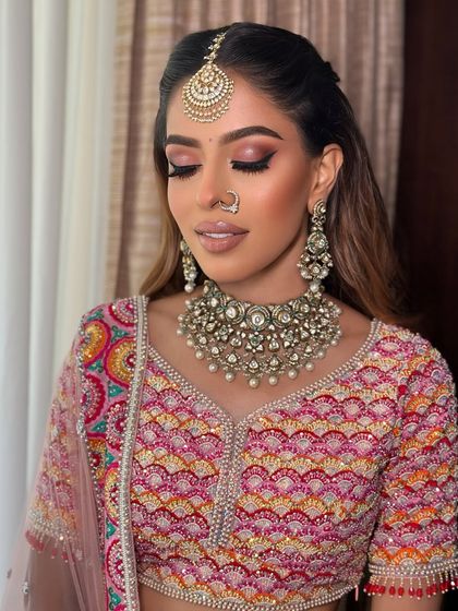 Warm tones and my signature liner for my beautiful bride. The winged liner adds definition and a touch of drama to the soft, warm eyeshadow.