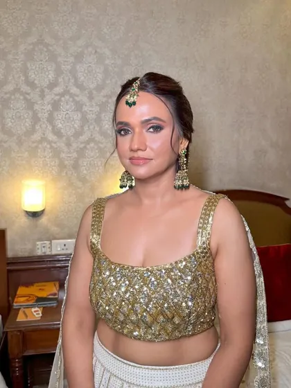 Another view of the messy braid with tassels, a great option for the bride tribe to have a coordinated yet comfortable hairstyle.
