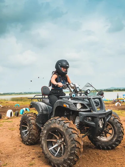 Unleash your team's adventurous side on our ATV track. This is a fantastic way for colleagues to challenge themselves and cheer each other on, all with the beautiful Sarpanpalli Lake as a backdrop.