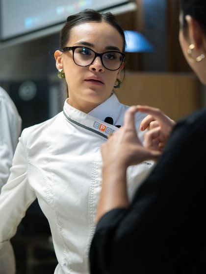 An intimate moment of learning during our bean-to-bar masterclass, where students can ask questions and engage directly with world-class experts.