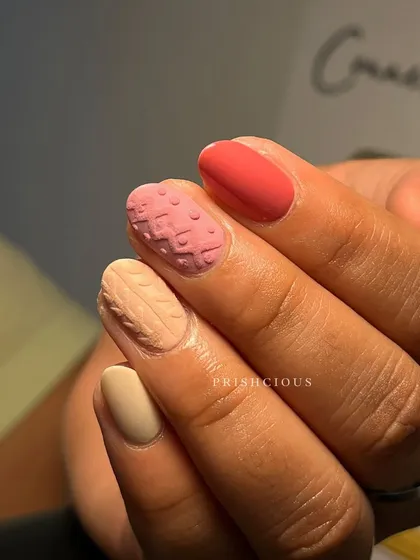 A close-up of the 3D sweater nail texture. This effect is created with gel and is perfect for the winter months.
