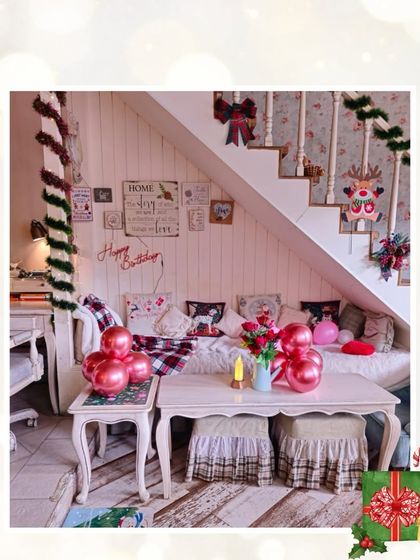 Our cozy nook under the stairs gets a festive makeover for Christmas. With garlands and shiny balloons, it becomes an even more magical spot for holiday gatherings.