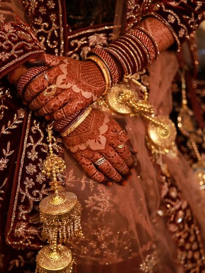 Another view of the stunning stain against the bride's velvet lehenga.