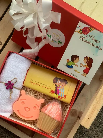 Here is another look at my customizable Rakhi hamper. This version includes an adorable Pooh-shaped soap and a cupcake soap, both made from gentle, skin-safe ingredients perfect for younger siblings.