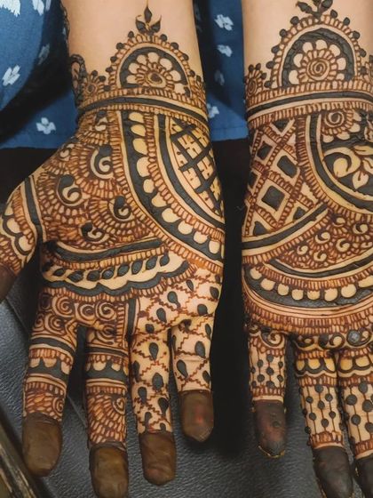 A duplicate image of the classic party-wear design.