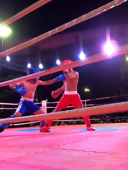 More intense action from the semi-final, with both fighters trading hard shots.