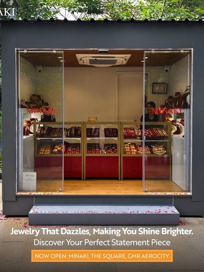 The exterior of the sleek, modern Minaki kiosk at The Square, inviting shoppers to discover their perfect statement piece.