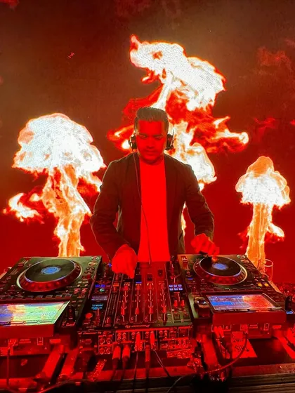 Another shot from the after-party with the intense red fire visuals. This kind of dynamic background makes for amazing photos and an even better party.