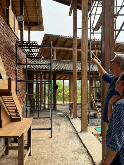 We use a combination of full-scale mock-ups and on-site discussions to refine every detail. Here, we are reviewing the design of the staircase model against the actual building structure to ensure a perfect fit.