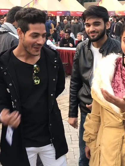 The raw reactions from a street magic performance. When people are this surprised in broad daylight, you know the magic is real.