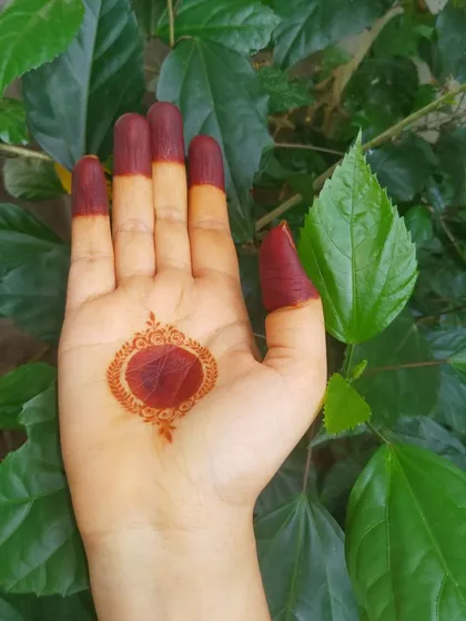 Even a simple motif can have a stunning result. This is the beautiful stain from a small design after just four hours, showing the quality of my organic henna paste.
