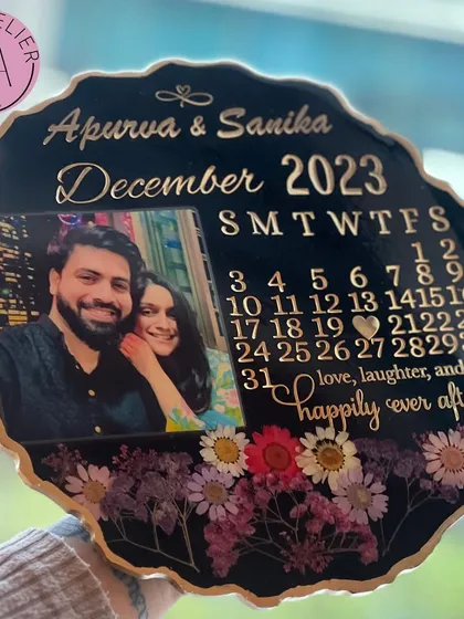 I create timeless keepsakes that capture your most important dates. This custom resin frame features a couple's photo, their special month's calendar, and is beautifully preserved with real dried flowers, making it a perfect anniversary or wedding gift.