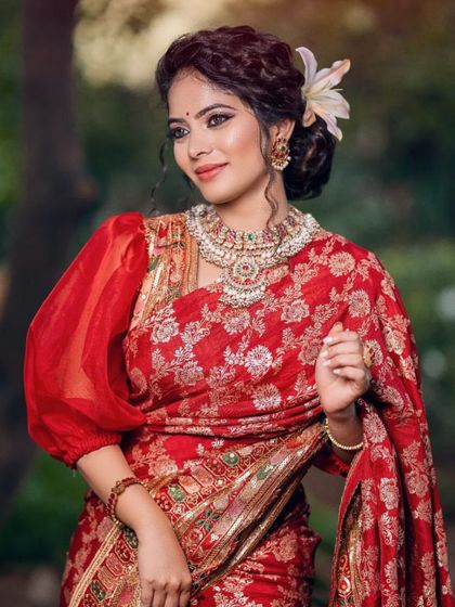 A model in a beautiful red saree, complemented by our heavy Kundan rental set. The puff sleeves and grand jewellery create a royal aesthetic.