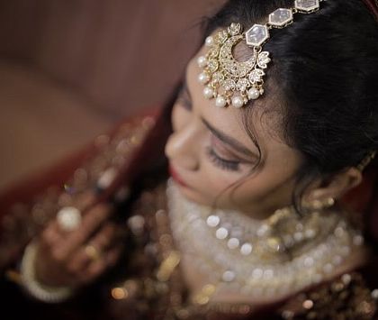 The maang tikka is such an important part of the bridal look. This piece is designed to complement our heavy bridal necklaces perfectly.