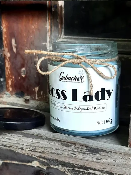 Celebrate the strong, independent women in your life with our 'Boss Lady' scented candle. It's the perfect gift for Mother's Day, a friend's promotion, or just because.