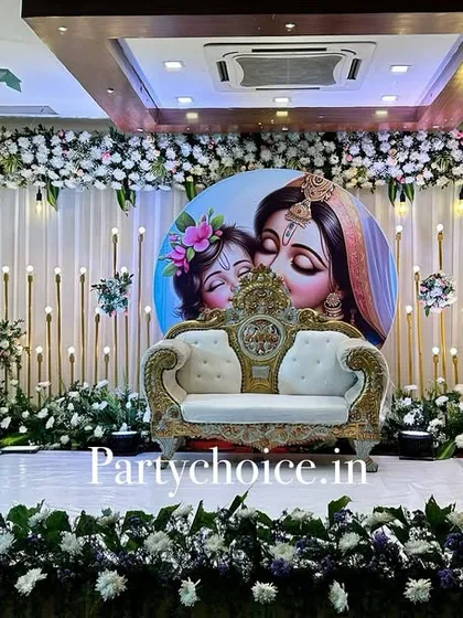 The same elegant baby shower stage, now with a royal sofa for the parents-to-be. The setup is perfect for photos and for the main ceremony.