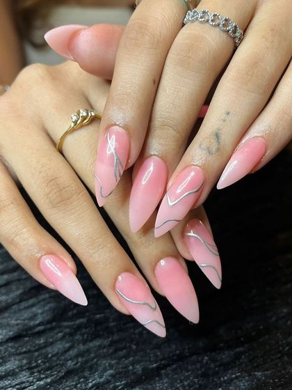 A final shot of the beautiful pink ombré and chrome swirl manicure.