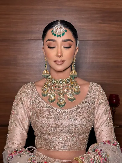 A closer look at this soft glam bridal makeup. The focus is on warm tones and my classic eyeliner, creating a look that is both gentle and defined.