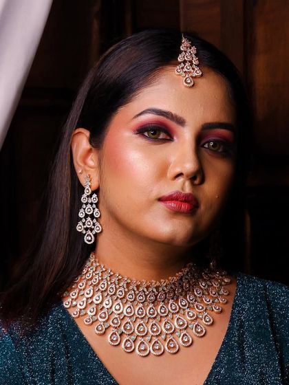 A full view of the beautiful rose-gold finish set. The delicate design makes it a sophisticated choice for any modern event.