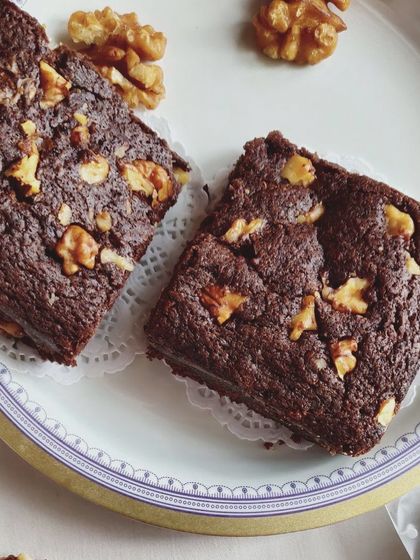A classic for a reason. Our gooey and delicious eggless walnut brownies are generously studded with crunchy walnuts for the perfect texture in every bite.