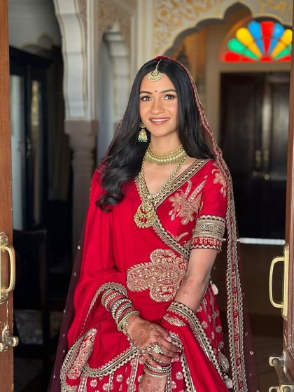 My minimal bride, Aashna, looking absolutely radiant. Her smile is the centerpiece, enhanced by soft makeup, flushed cheeks, and gentle waves in her hair.