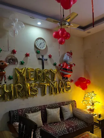 The full view of the Christmas decoration in a home setting.