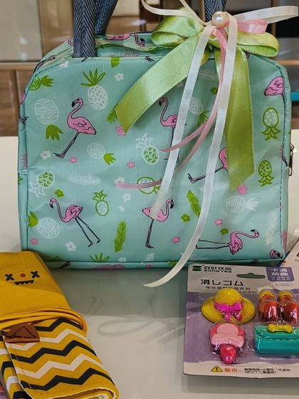 This kids' gift set includes a flamingo lunch bag and a set of cute food-themed erasers.