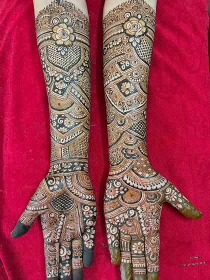 The same engagement design on a red background, making the henna color appear even richer.