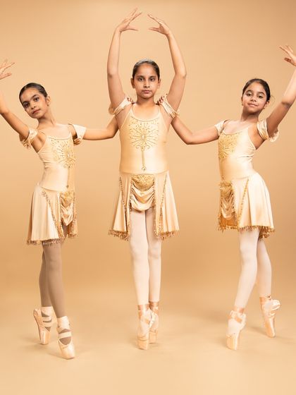 'Mon Soutien' is a piece that celebrates the journey of becoming a ballerina en pointe. These portraits showcase the strength and resilience required, supported by a love for the art form.