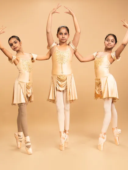 'Mon Soutien' is a piece that celebrates the journey of becoming a ballerina en pointe. These portraits showcase the strength and resilience required, supported by a love for the art form.