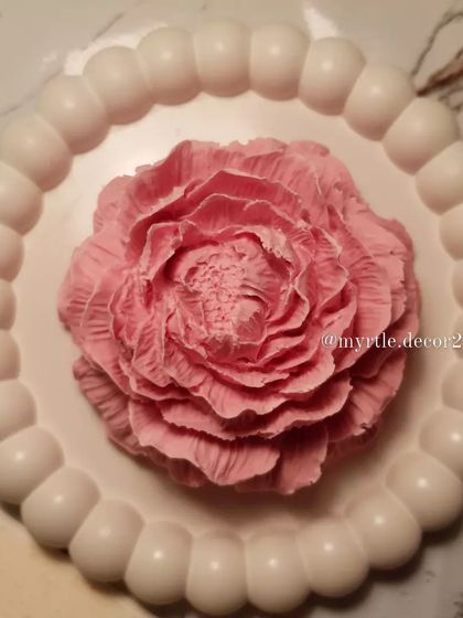 An overhead view of the pink Peony diffuser on the bubble tray. This is a perfect example of how our pieces can be layered to create a beautiful decorative accent.