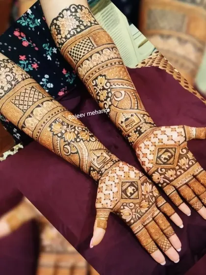 A beautiful example of a non-figurative design, this mehendi is filled with intricate geometric and floral patterns.