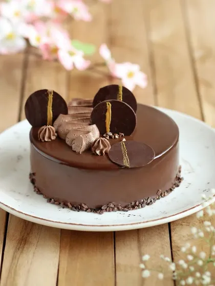 Perfect for corporate gifting or a special surprise, this gourmet chocolate cake can be delivered as part of a curated hamper across Mumbai.