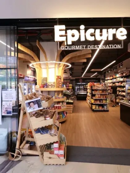 For the Epicure Gourmet Destination in Gurgaon, the goal was to design an entrance that is both welcoming and reflective of the premium brand. The warm lighting, natural wood elements, and clear signage work together to invite customers in and begin their luxury shopping journey from the moment they arrive.