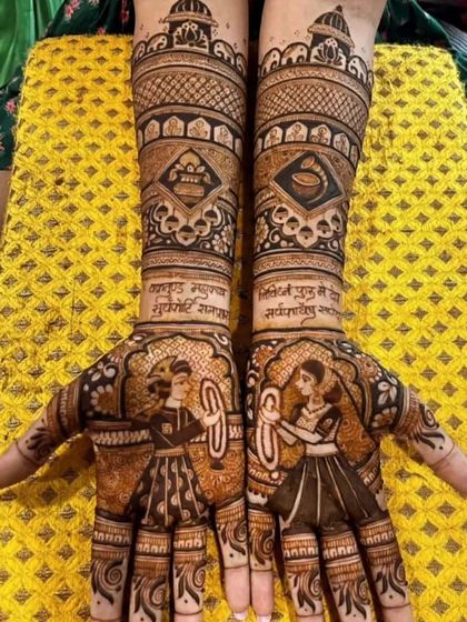 A duplicate image showing the majestic king and queen figures in this royal-themed bridal mehendi. The clarity allows you to see the fine details in their attire and the script.