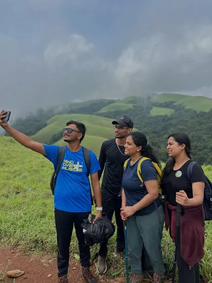 A selfie moment for our group on the beautiful green trail of Bandaje.