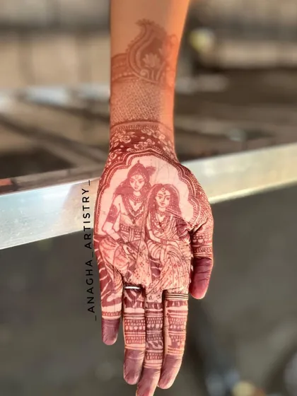 This image shows the first stage of a Radha-Krishna portrait stain. You can see the intricate details of the figures just after the henna paste has been applied.