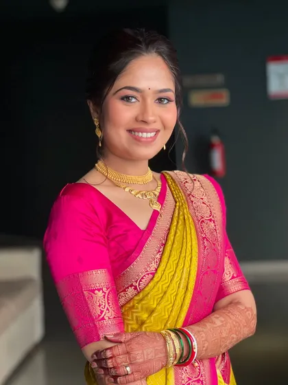 A beautiful portrait of my bride Shrishti, looking confident and happy in her traditional Maharashtrian attire.
