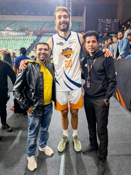 With Australian pro Jock Perry of the Gujarat Stallions. Interacting with international players in the INBL provides valuable insights into the global game.