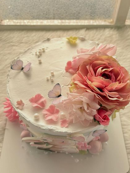 Drishtii Anandd - Custom Celebration Cakes Elegant & Floral Cakes photo 36